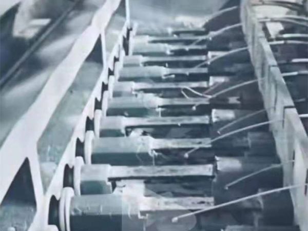 可鍍金、銀、銅、鋁等感應(yīng)加熱坩堝式鍍膜機(jī)